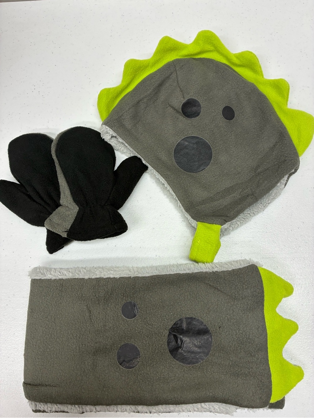 Dinosaur hat gloves scarf 12-24 months set gray lime green new without tags
